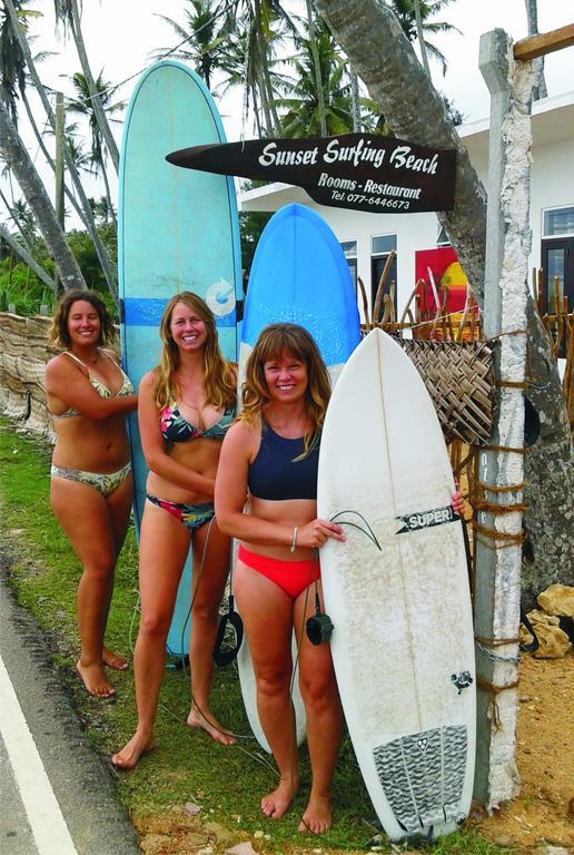 Sunset Surfing Beach Resort Матара Екстериор снимка