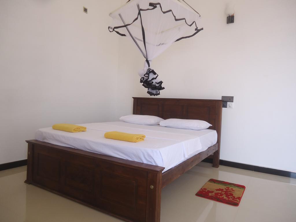 Sunset Surfing Beach Resort Матара Екстериор снимка
