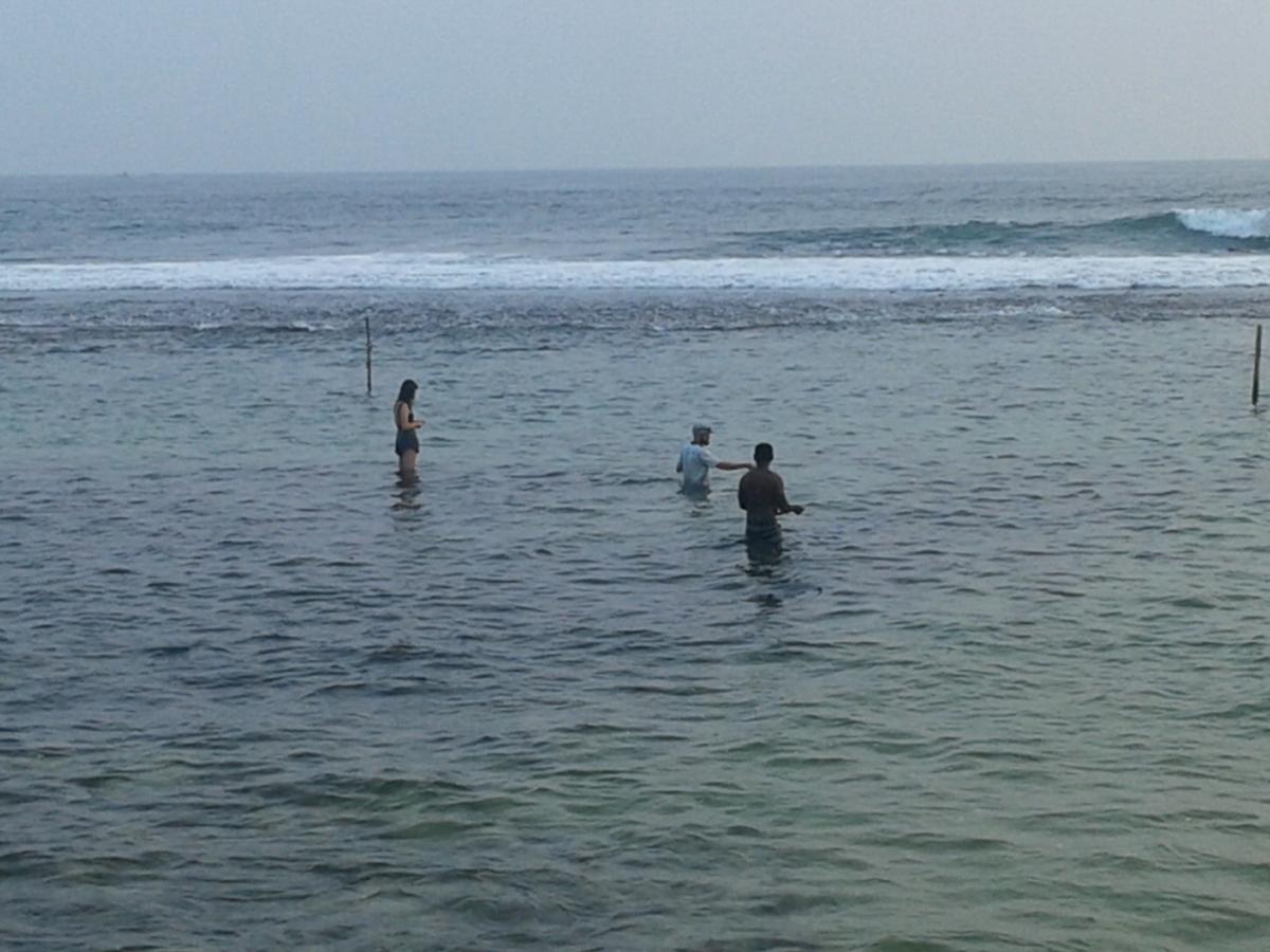 Sunset Surfing Beach Resort Матара Екстериор снимка