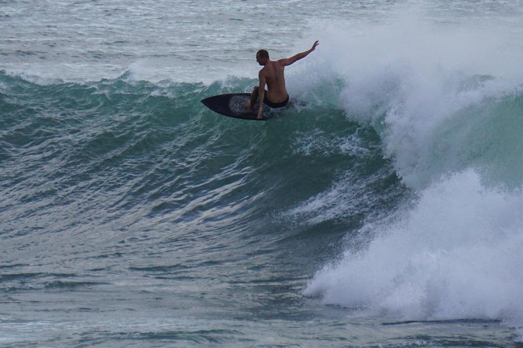 Sunset Surfing Beach Resort Матара Екстериор снимка